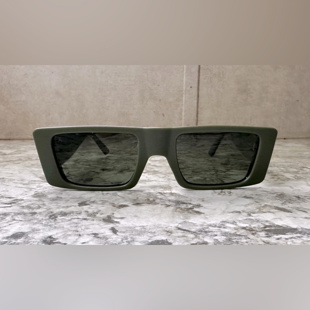 Les Do Makeup X Green Girls Night Sunglasses.